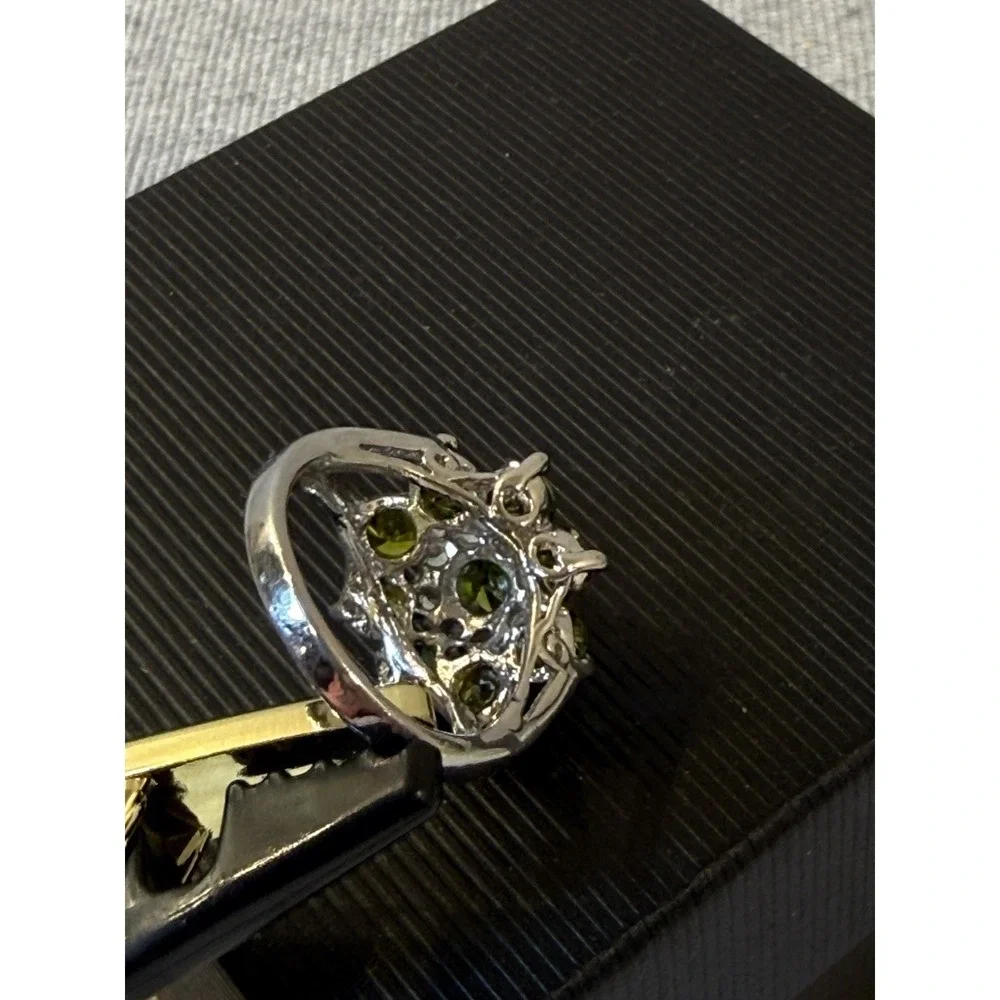 Vintage White Gold Tone Tiered Green Clear Flower Cluster Ring Size 8 SEE NOTE